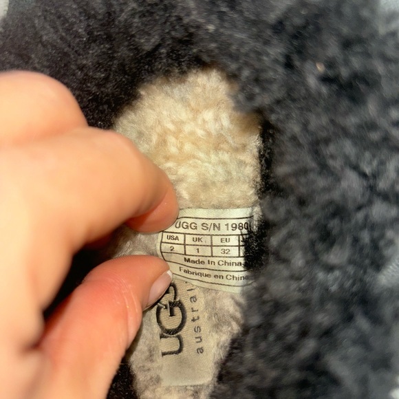 4 for $20 Size 2 Uggs - Picture 6 of 7